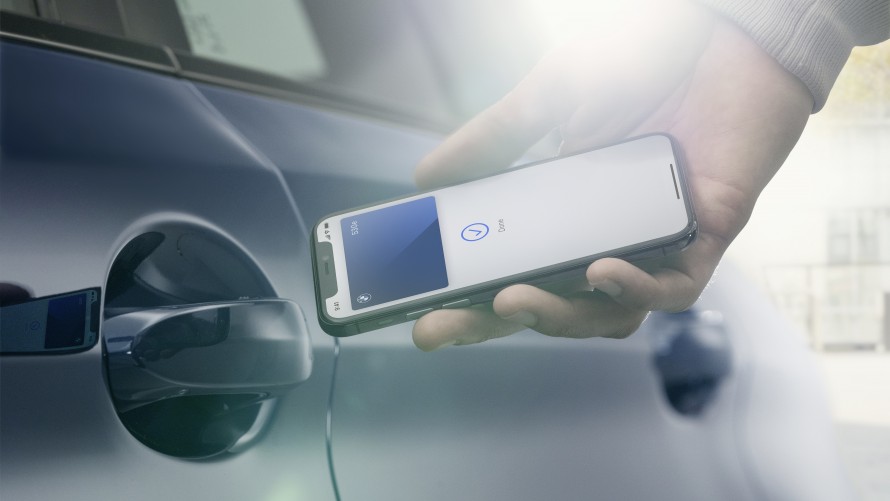 BMW oznamuje podporu digitálneho kľúča Digital Key pre iPhone. Bezpečný a jednoduchý spôsob, ako používať iPhone ako kľúč od vozidla na odomykanie, zamykanie, štartovanie a zdieľanie s priateľmi.