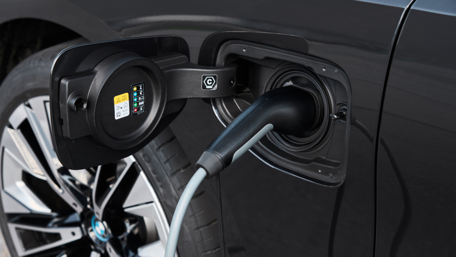 Zavŕšenie elektrifikácie: Nové BMW radu 5 Sedan je teraz dostupné aj s plug-in hybridnými pohonmi