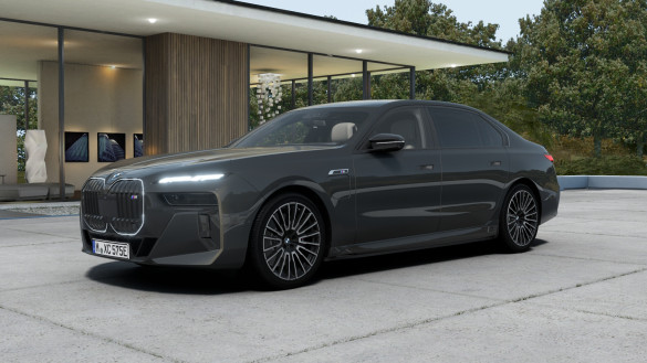 BMW M760e xDrive Sedan