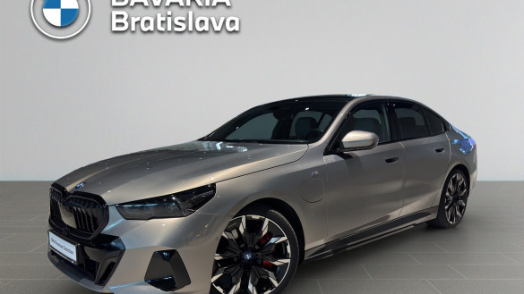 BMW 550e xDrive Sedan