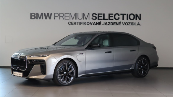 BMW M760e xDrive Sedan