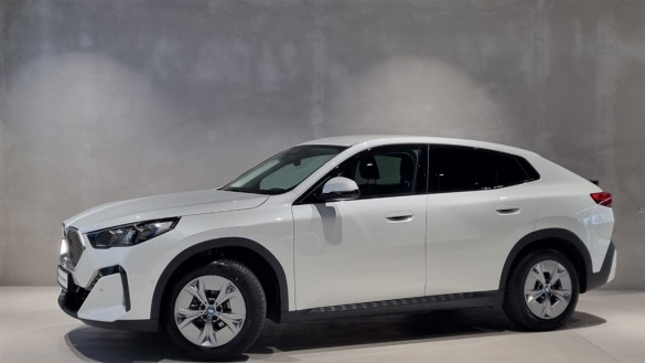 BMW iX2 xDrive30